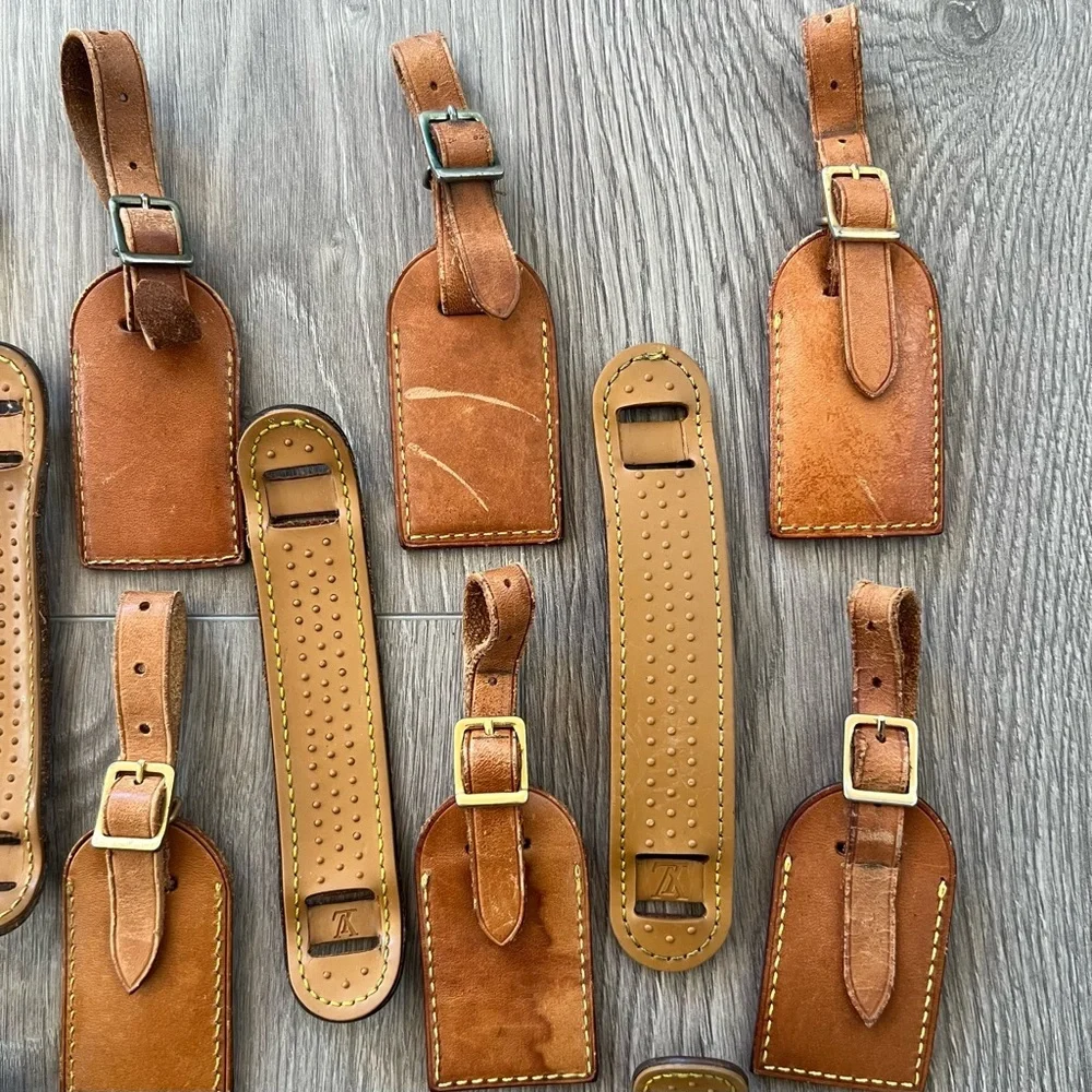 Lot of 17 LV pieces (tags and shoulder pads) Louis Vuitton